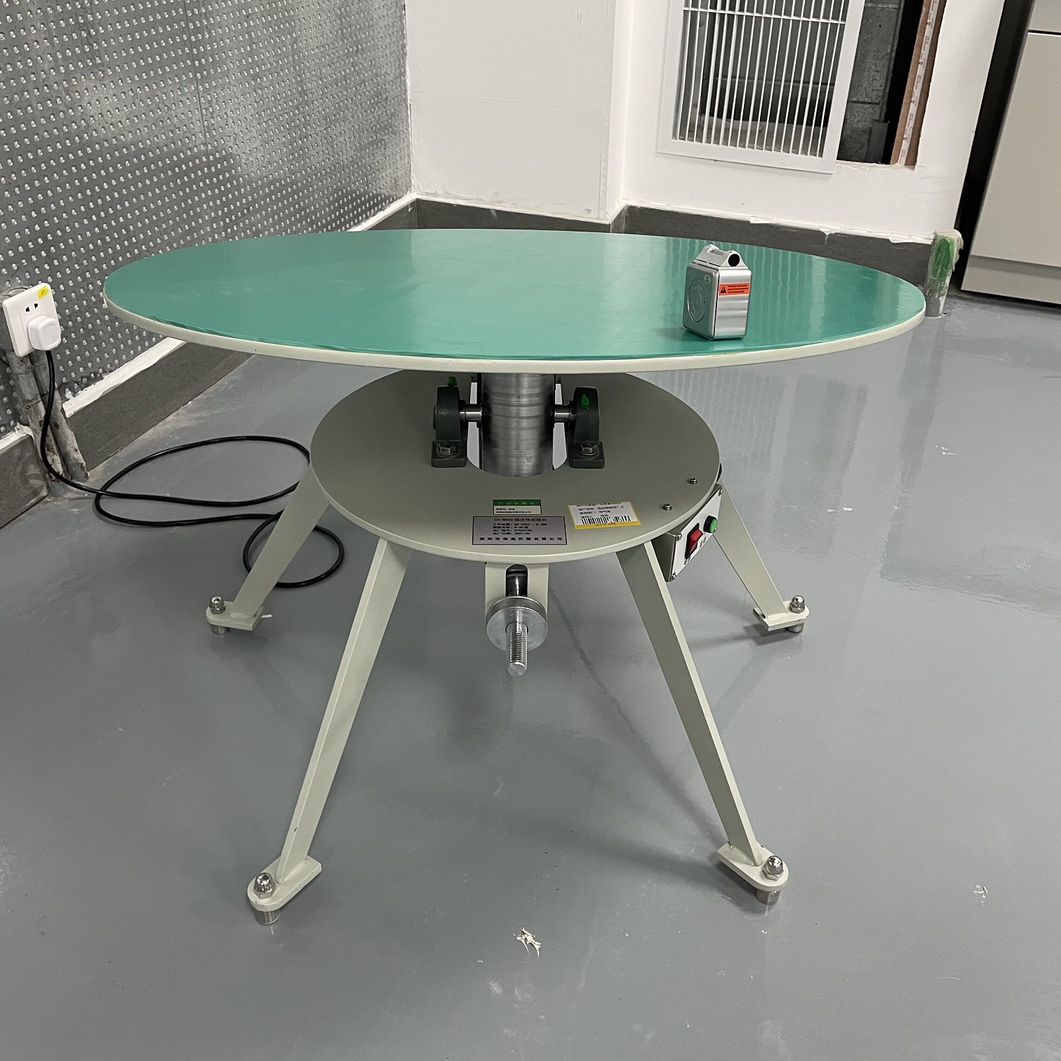 電動(dòng)式家電穩(wěn)定性試驗(yàn)臺(tái) 電動(dòng)式家電穩(wěn)定性試驗(yàn)臺(tái)