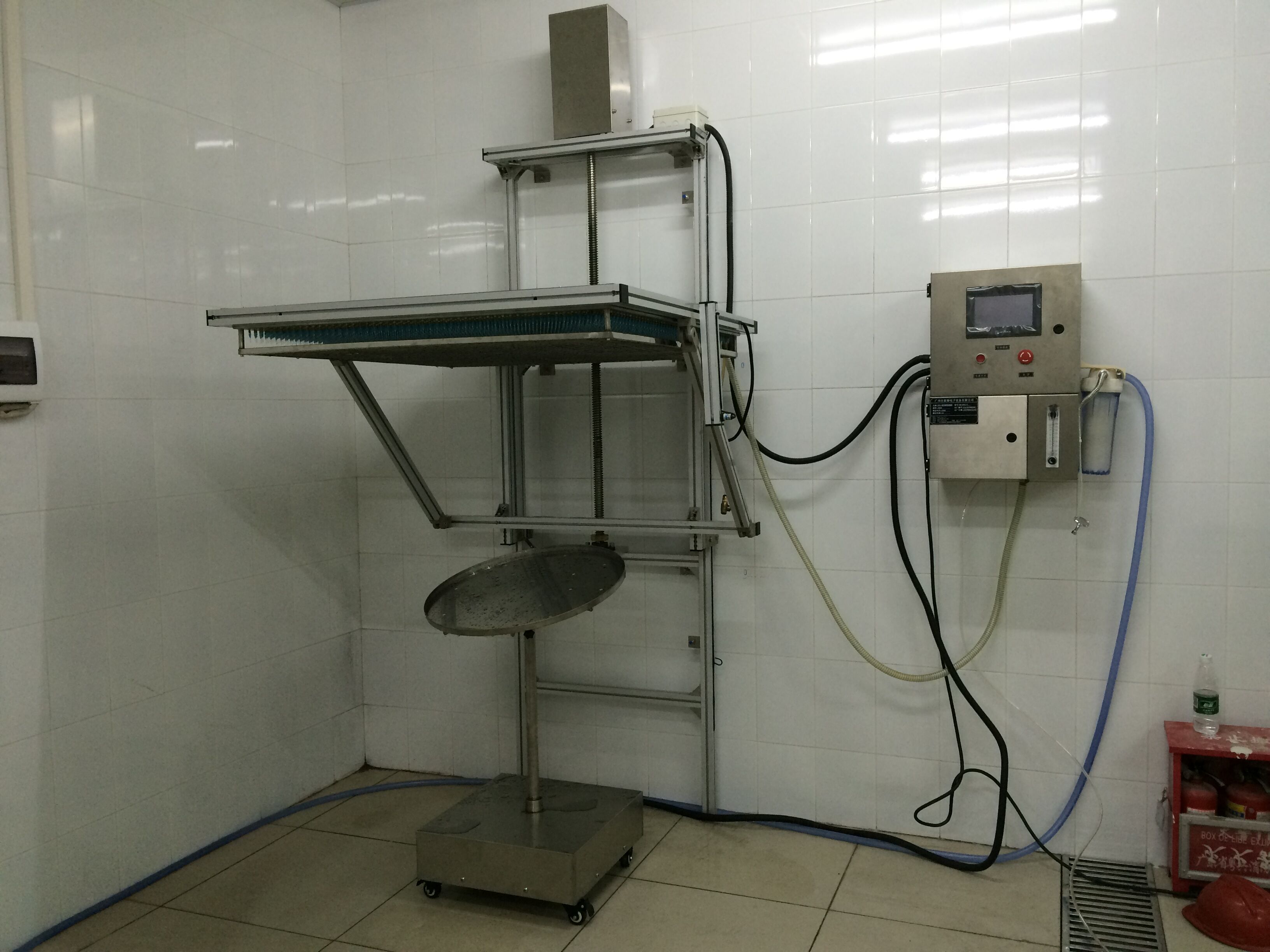 掛墻式IPX12滴水試驗(yàn)機(jī) 掛墻式IPX12滴水試驗(yàn)機(jī)