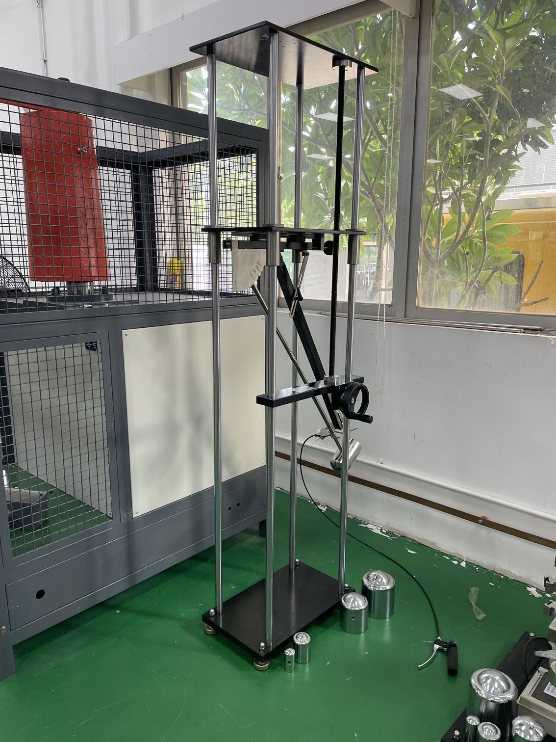 IK擺錘沖擊試驗(yàn)裝置